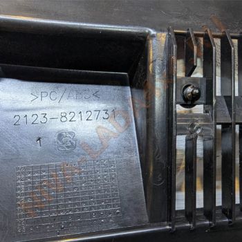 Облицовка рамки ветрового стекла НИВА Шевроле 2123-8212731 NIVA Travel в сборе, жабо